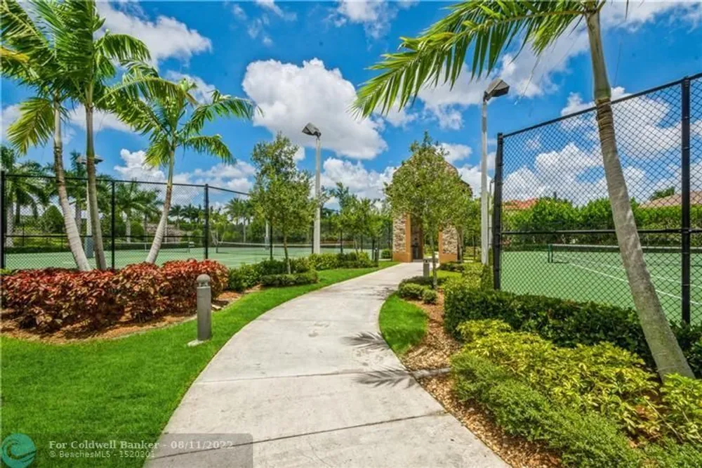 8452 Lake Majesty Ln, Parkland, FL 33076
