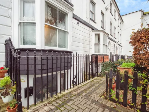 Dorchester Road, Weymouthphoto