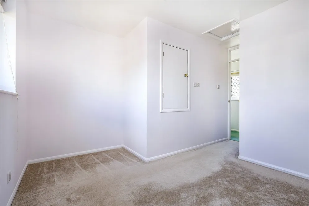 Property carousel item 9