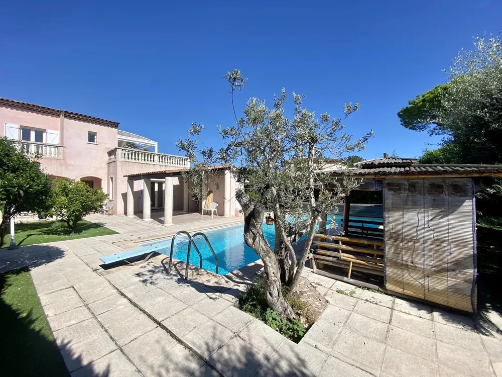 Villefranche-sur-Mer (Vinaigrier), 06230, France