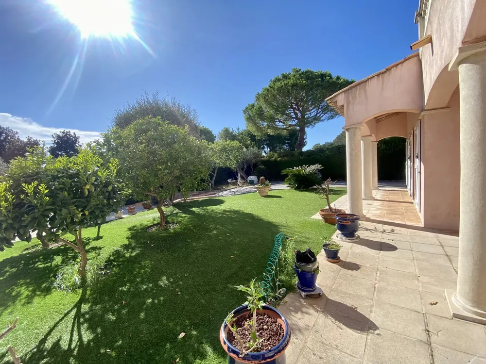 Villefranche-sur-Mer (Vinaigrier), 06230, France