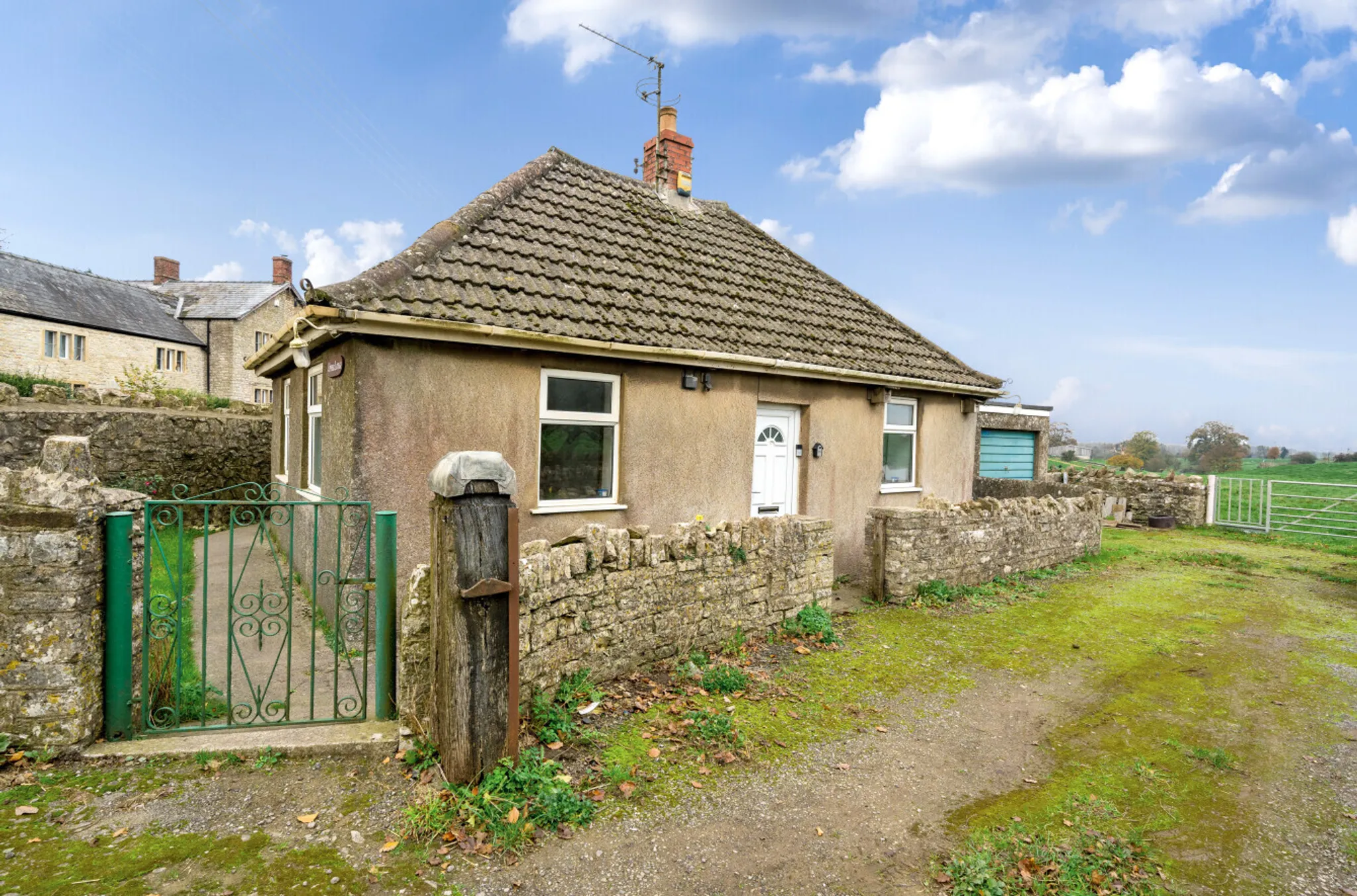 https://mr0.homeflow-assets.co.uk/files/photo/image/43659/5474/_x_/46049649.jpg