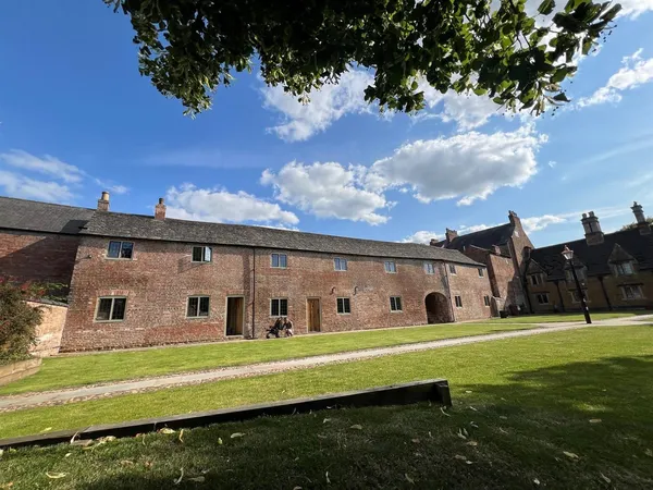 HUDSONS ALMSHOUSE, BEEBYS YARD, BURTON STREET, MELTON