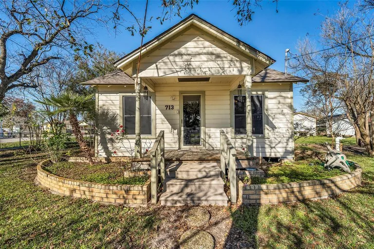 713 Firnat St, Houston, TX 77022