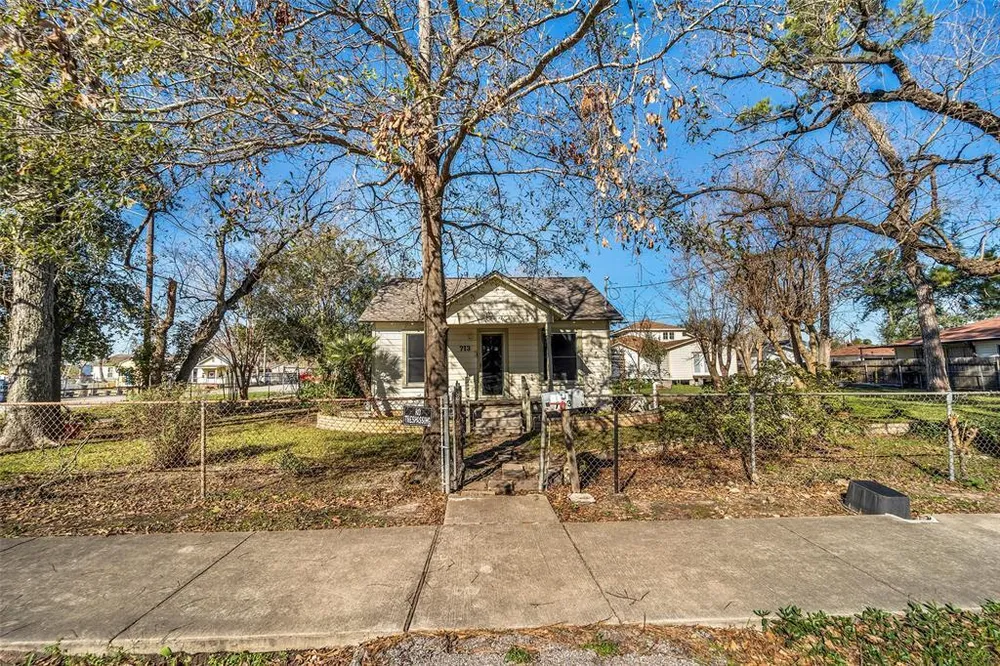 713 Firnat St, Houston, TX 77022