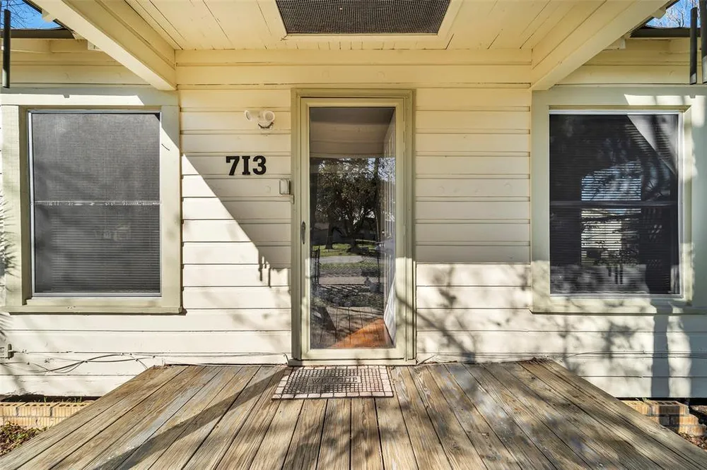 713 Firnat St, Houston, TX 77022