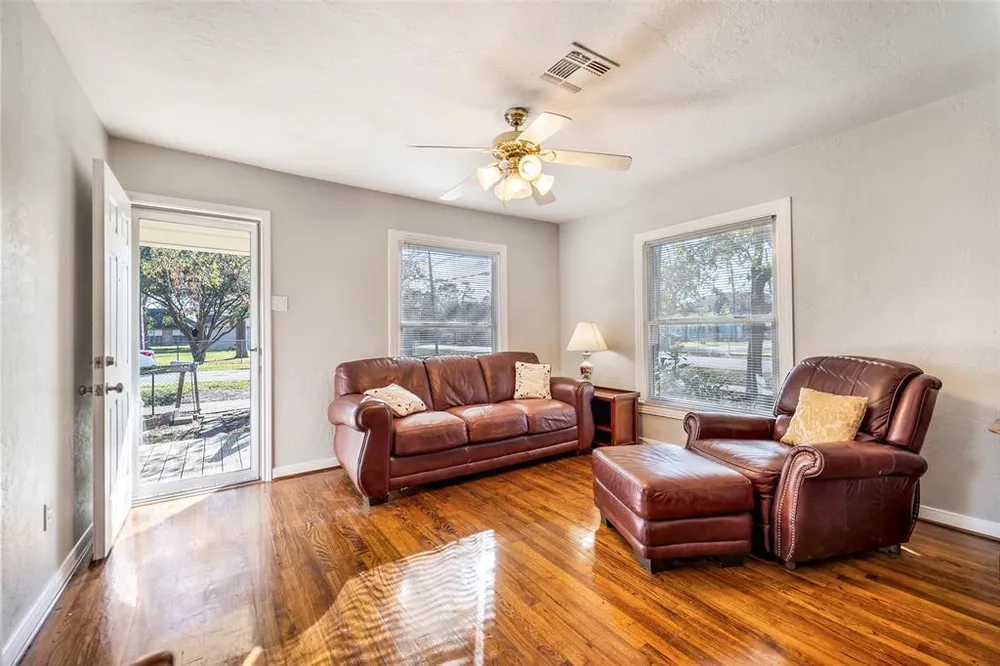 713 Firnat St, Houston, TX 77022