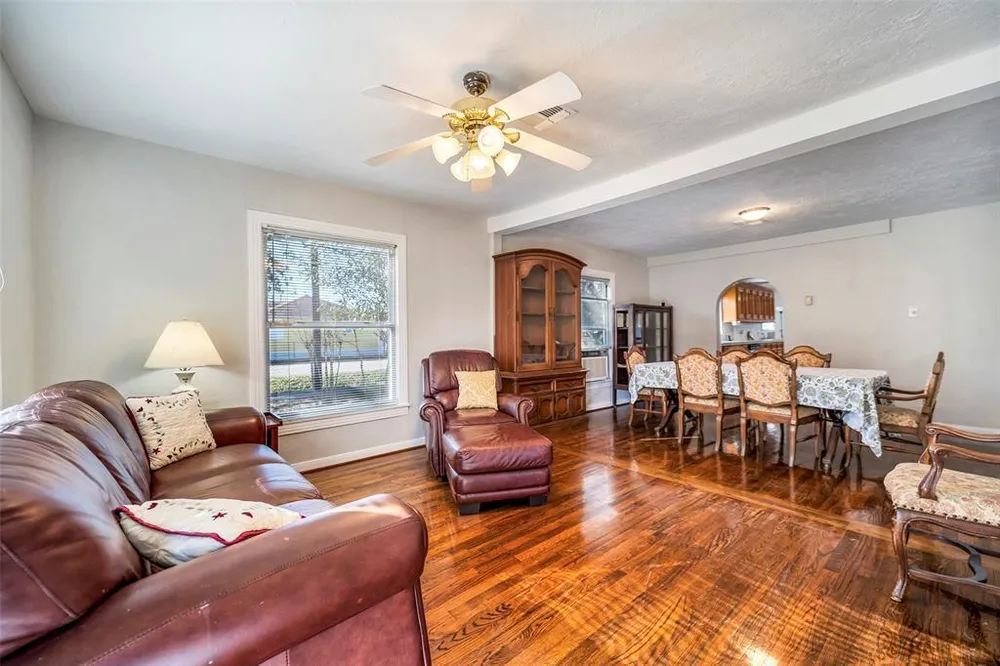 713 Firnat St, Houston, TX 77022