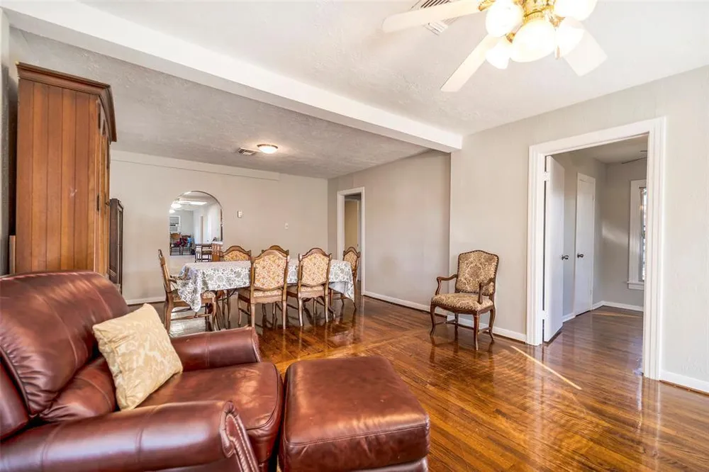 713 Firnat St, Houston, TX 77022
