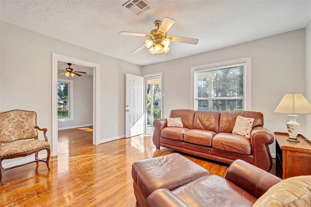 713 Firnat St, Houston, TX 77022