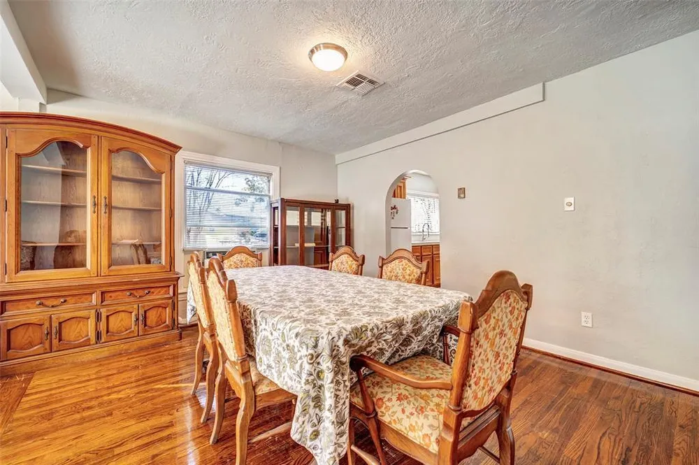 713 Firnat St, Houston, TX 77022
