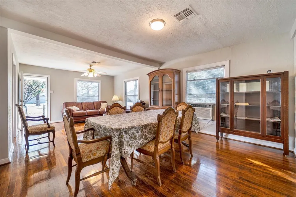 713 Firnat St, Houston, TX 77022