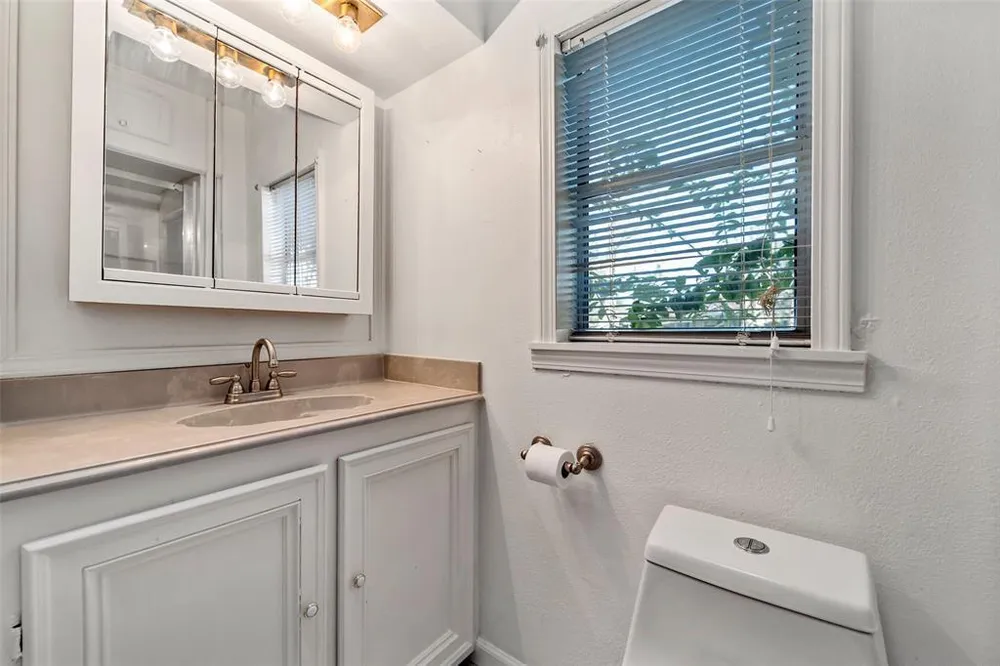 713 Firnat St, Houston, TX 77022