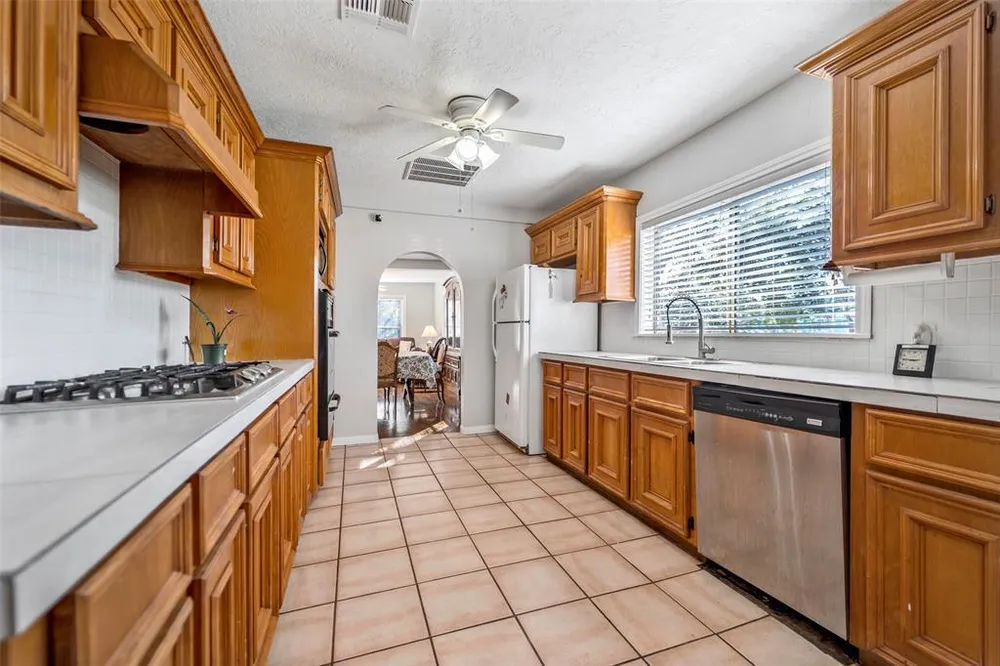 713 Firnat St, Houston, TX 77022