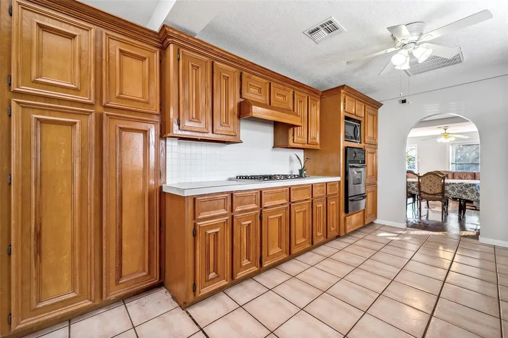 713 Firnat St, Houston, TX 77022