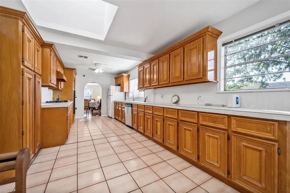 713 Firnat St, Houston, TX 77022