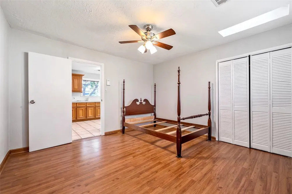 713 Firnat St, Houston, TX 77022