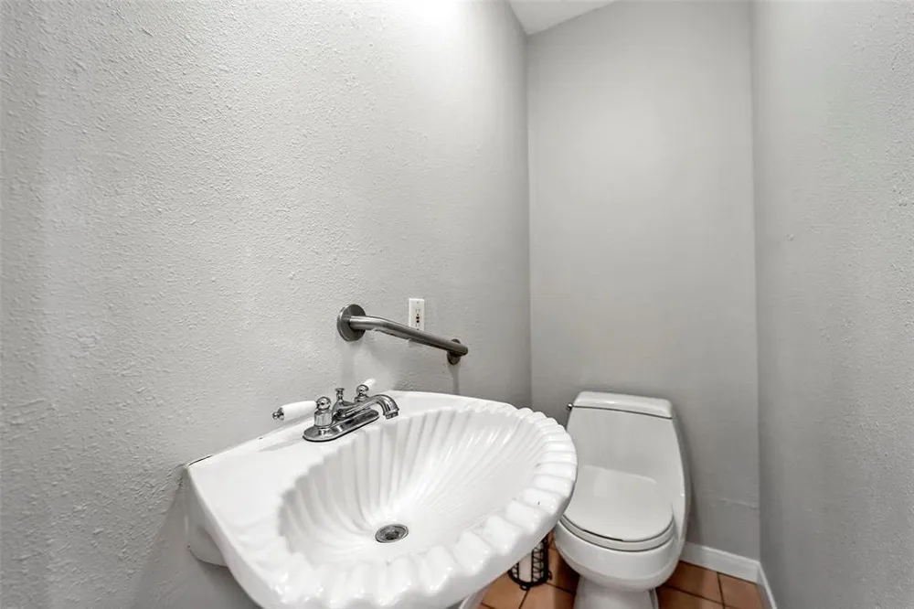 713 Firnat St, Houston, TX 77022