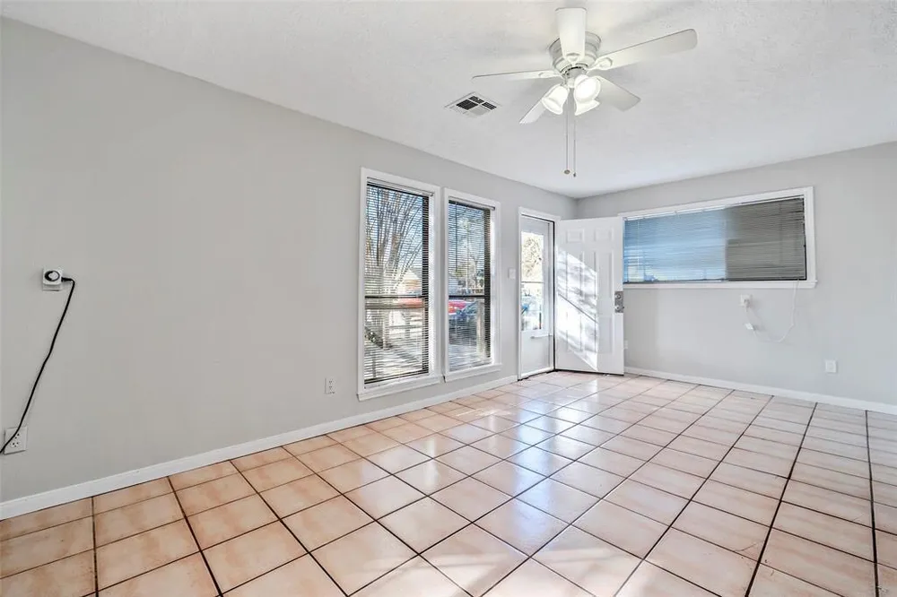 713 Firnat St, Houston, TX 77022