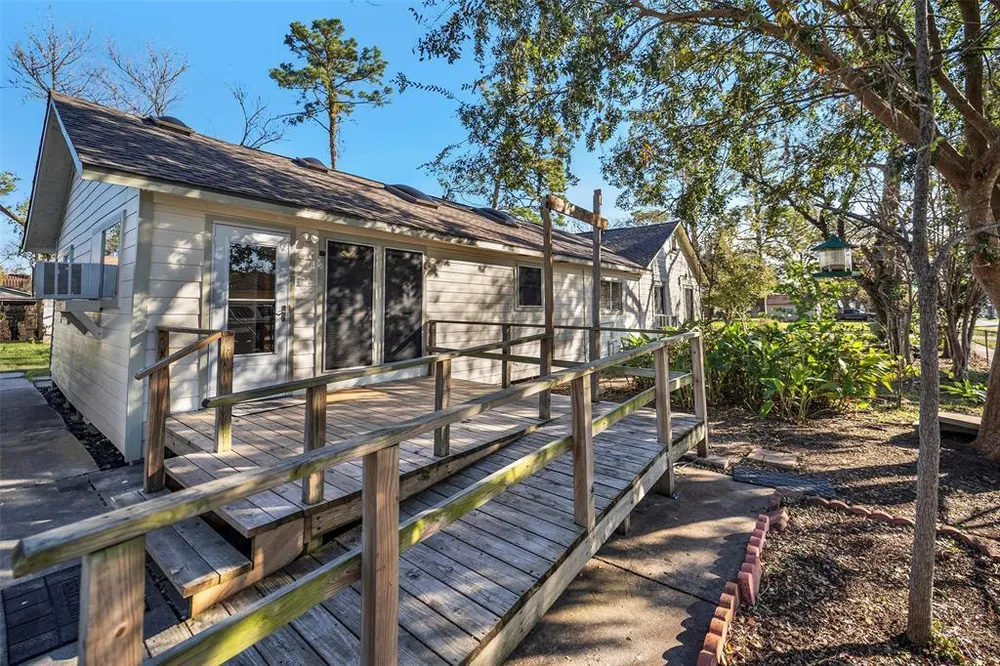 713 Firnat St, Houston, TX 77022