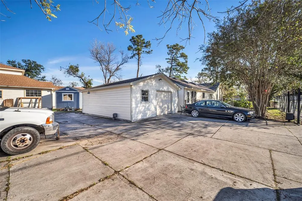 713 Firnat St, Houston, TX 77022