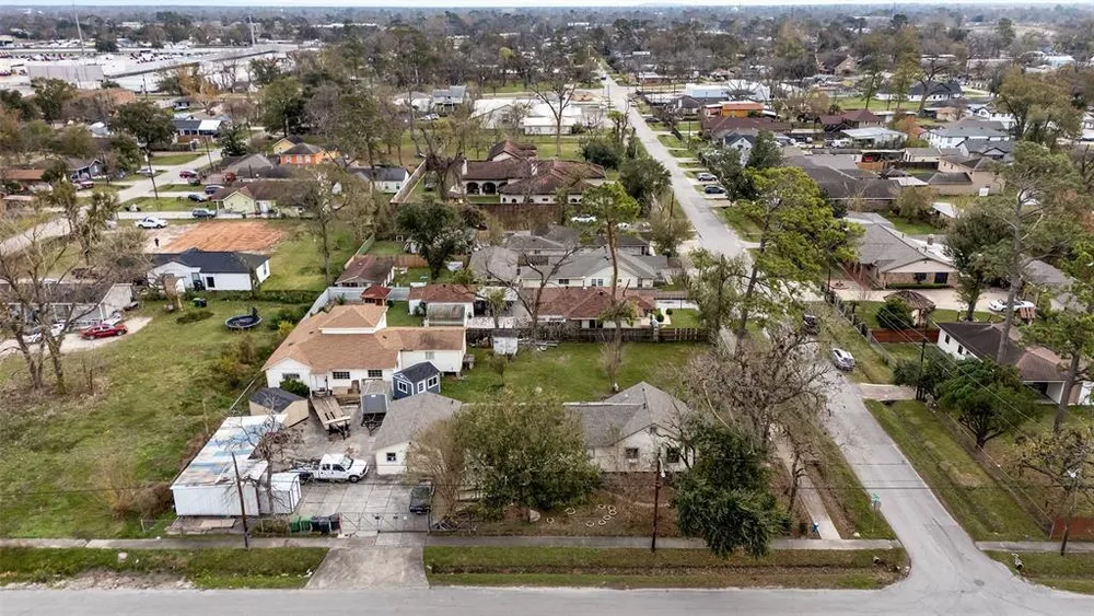 713 Firnat St, Houston, TX 77022