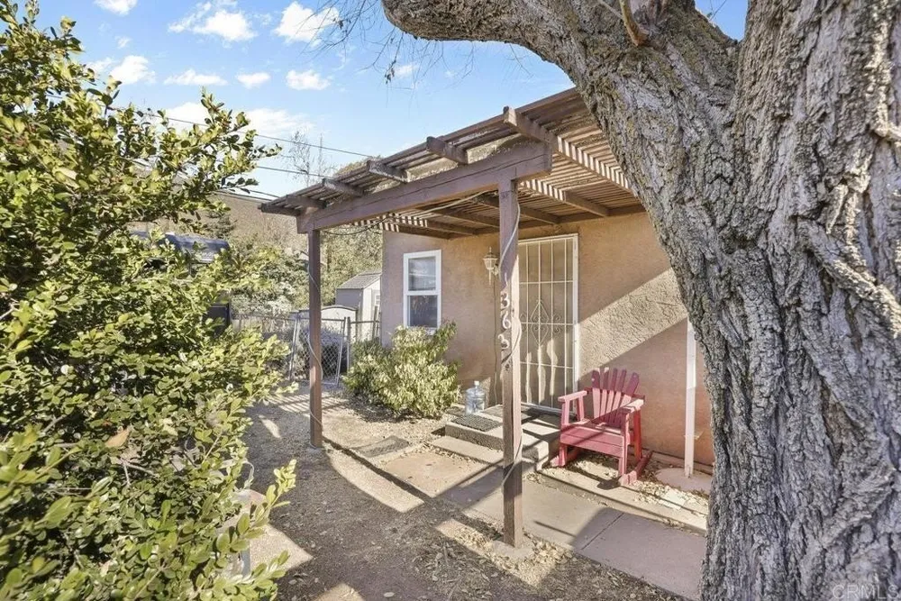 1347 Hillcrest Dr, Alpine, CA 91901
