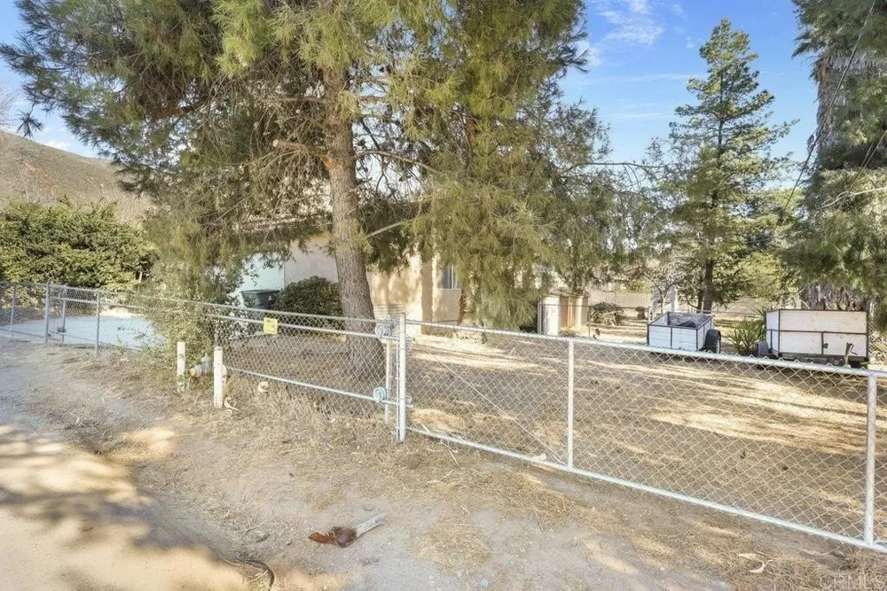 1347 Hillcrest Dr, Alpine, CA 91901