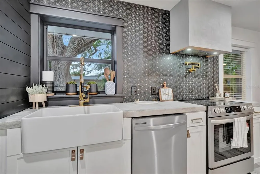 2713 4th Ave W, Bradenton, FL 34205
