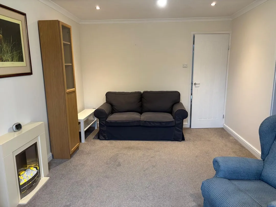 https://mr0.homeflow-assets.co.uk/files/photo/image/43874/6921/_x_/46820931.jpg