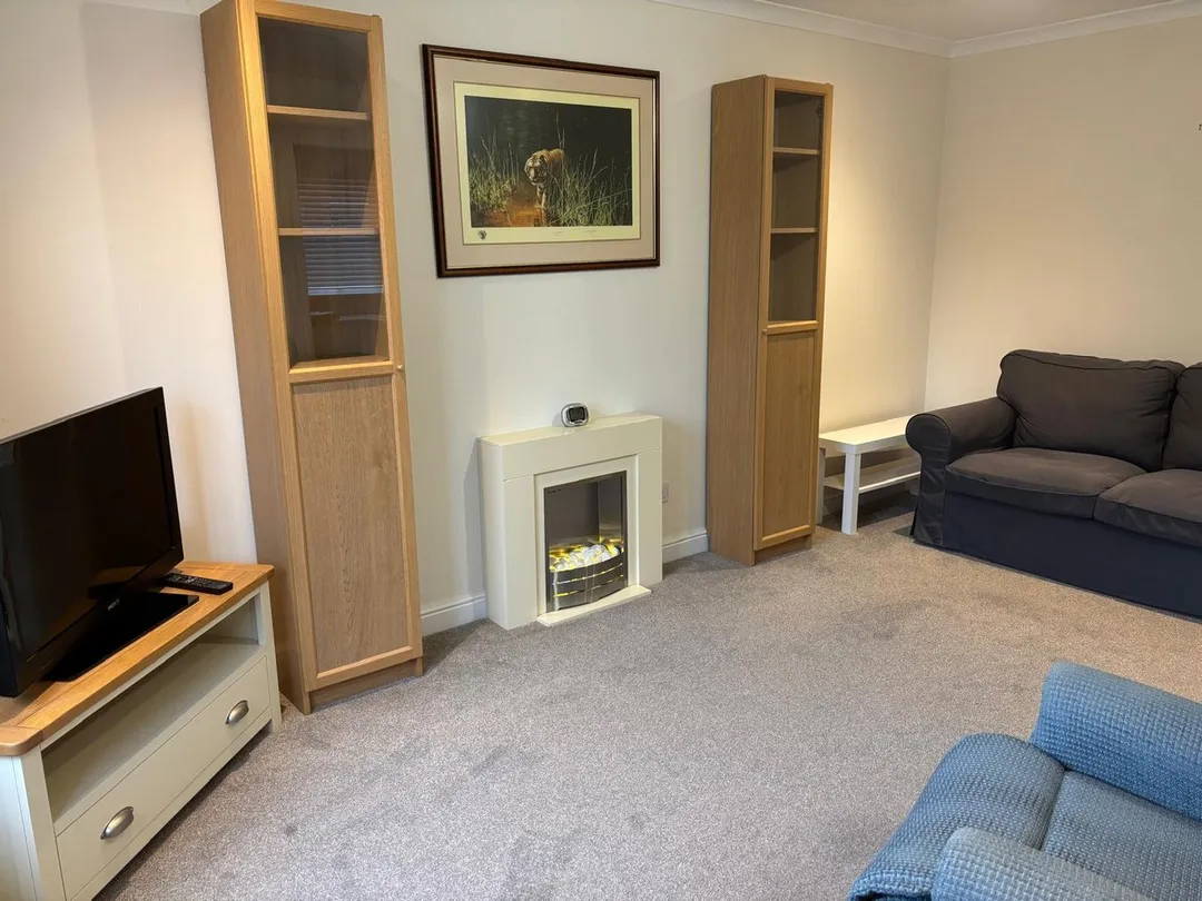 https://mr0.homeflow-assets.co.uk/files/photo/image/43874/6923/_x_/46820542.jpg