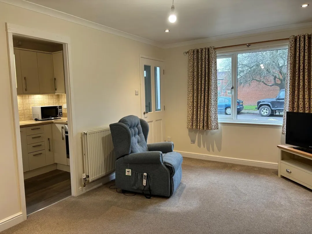 https://mr0.homeflow-assets.co.uk/files/photo/image/43874/6926/_x_/46820186.jpg
