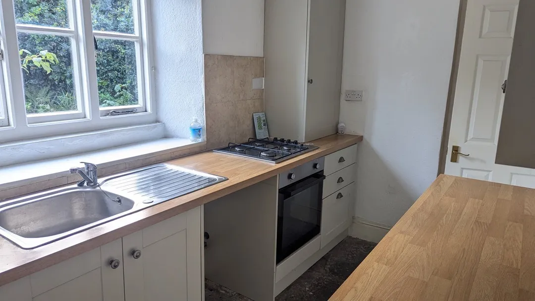 https://mr0.homeflow-assets.co.uk/files/photo/image/43983/1120/_x_/46178024.jpg
