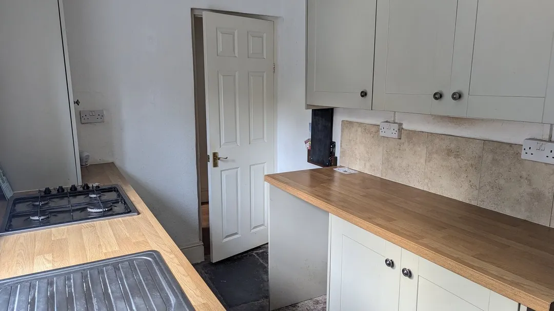 https://mr0.homeflow-assets.co.uk/files/photo/image/43983/1121/_x_/46178801.jpg