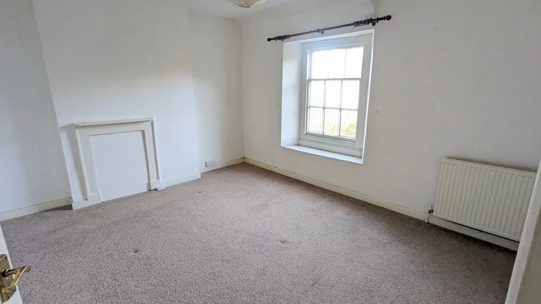 https://mr0.homeflow-assets.co.uk/files/photo/image/43983/1123/_x_/46178025.jpg