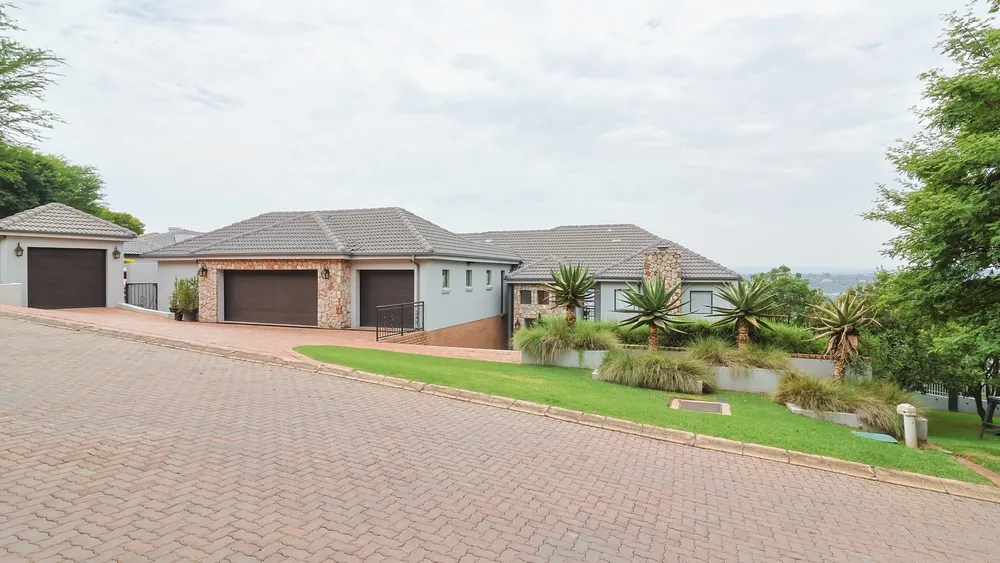 South Africa, Gauteng, Featherbrooke Estate, Crow's Nest, 1240