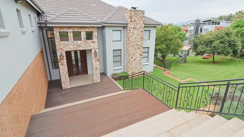 South Africa, Gauteng, Featherbrooke Estate, Crow's Nest, 1240
