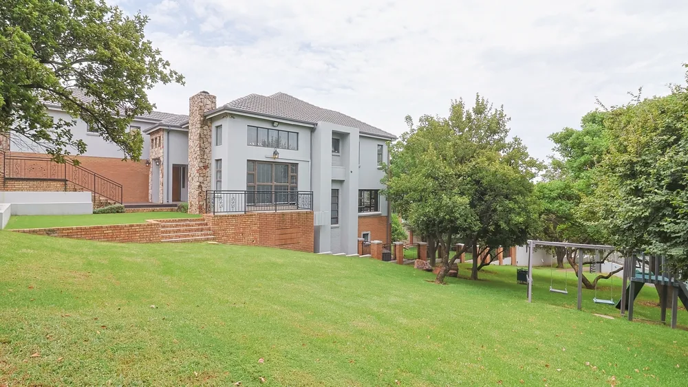 South Africa, Gauteng, Featherbrooke Estate, Crow's Nest, 1240