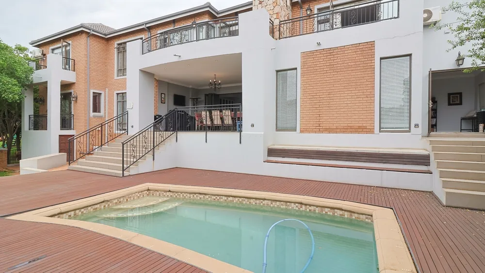 South Africa, Gauteng, Featherbrooke Estate, Crow's Nest, 1240