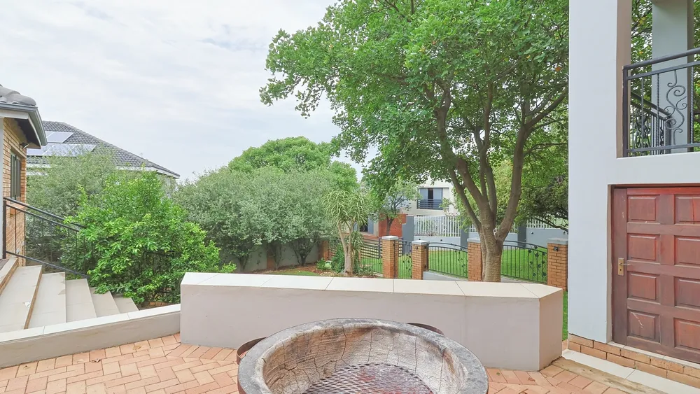 South Africa, Gauteng, Featherbrooke Estate, Crow's Nest, 1240