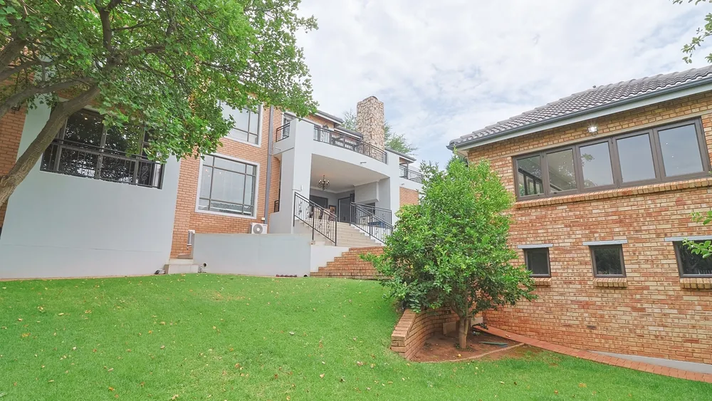 South Africa, Gauteng, Featherbrooke Estate, Crow's Nest, 1240