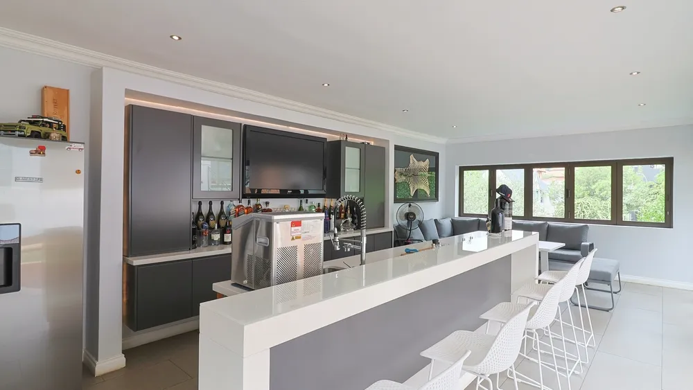 South Africa, Gauteng, Featherbrooke Estate, Crow's Nest, 1240