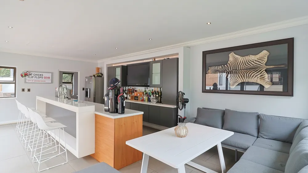 South Africa, Gauteng, Featherbrooke Estate, Crow's Nest, 1240