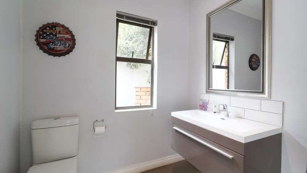 South Africa, Gauteng, Featherbrooke Estate, Crow's Nest, 1240