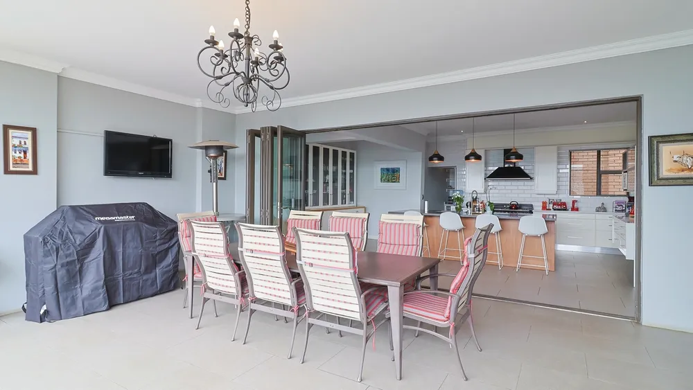 South Africa, Gauteng, Featherbrooke Estate, Crow's Nest, 1240