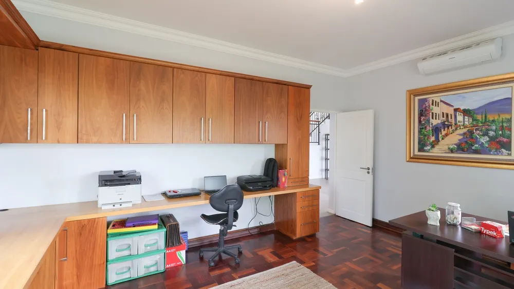 South Africa, Gauteng, Featherbrooke Estate, Crow's Nest, 1240