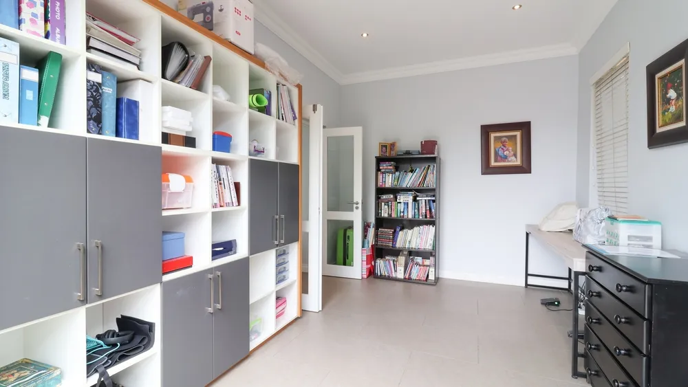 South Africa, Gauteng, Featherbrooke Estate, Crow's Nest, 1240
