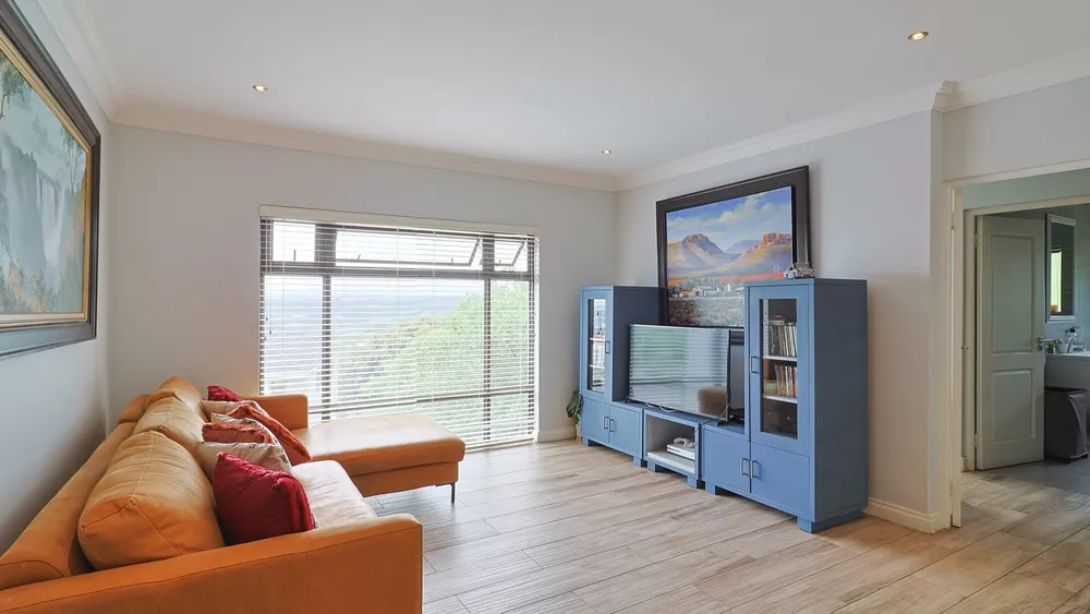 South Africa, Gauteng, Featherbrooke Estate, Crow's Nest, 1240