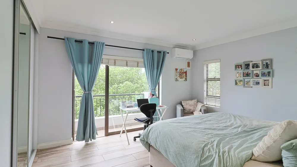 South Africa, Gauteng, Featherbrooke Estate, Crow's Nest, 1240