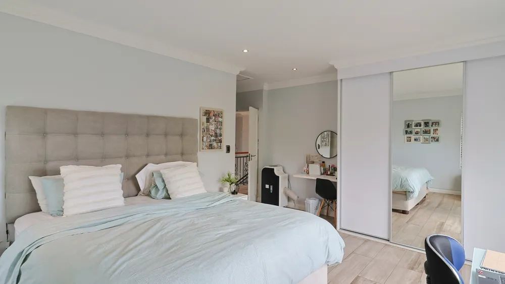 South Africa, Gauteng, Featherbrooke Estate, Crow's Nest, 1240